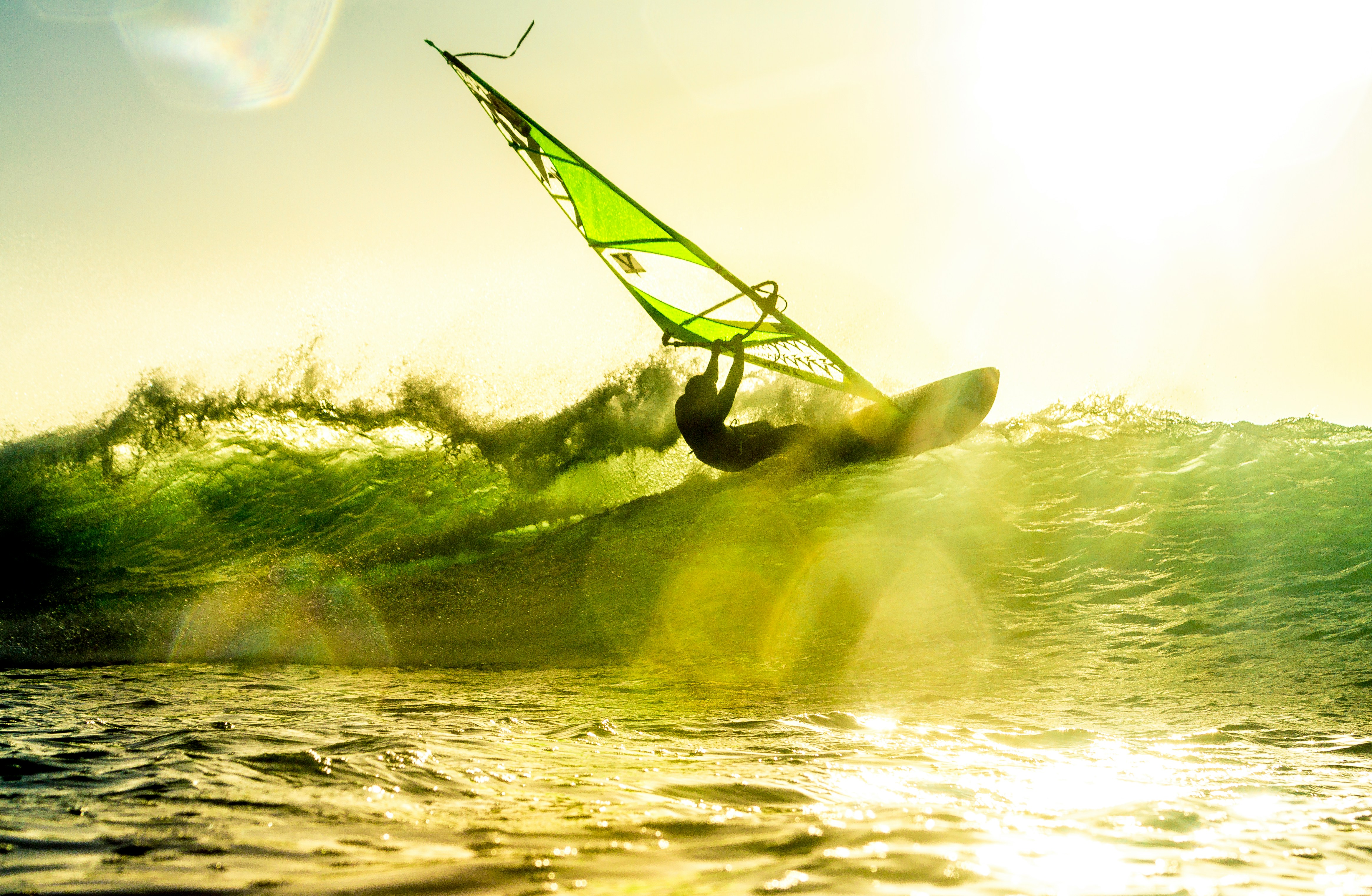 Cena editorial premium de windsurf